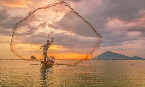 Góc nhìn chuyên gia: VN-Index hướng tới mốc 1.700 điểm, "săn" cơ hội tại một số nhóm cổ phiếu dẫn dắt đang được chiết khấu tốt