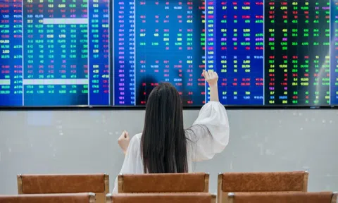 Cổ phiếu 'nhà Vingroup' kéo VN-Index vượt 1.700 điểm