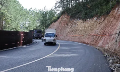 Đèo Mimosa sau khi thông xe qua đường tạm