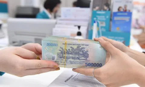 Lộ diện ngân hàng đầu tiên chốt thưởng tháng 13