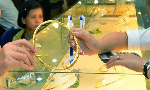 Giá vàng hôm nay 3-12: Bất ngờ sụt giảm