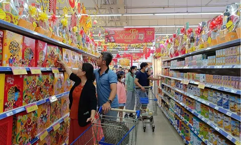 Hàng Tết bắt đầu lên kệ