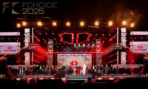 Cổng bình chọn sắp đóng, kim chủ có cuộc đổi ngôi ngoạn mục: “Anh trai” nào được fan đẩy hết tốc lực, bứt phá thành công lên Top 1?