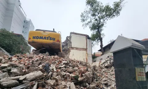 Bắt đầu phá dỡ các công trình để phục vụ dự án quanh hồ Hoàn Kiếm