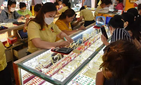 Giá vàng hôm nay 12-12: Vàng thế giới tăng 78 USD