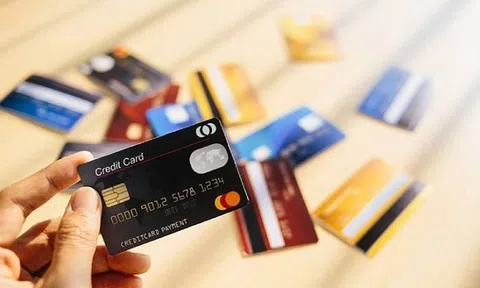 Cảnh báo rủi ro 'bẫy nợ’ vay thẻ tín dụng