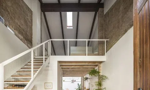 Nhà ống mở rộng công năng lên 100m2 nhờ gác lửng