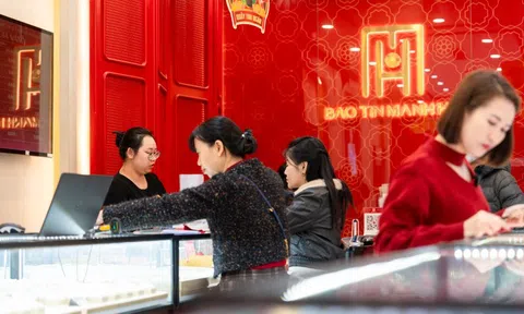 Giá vàng cao chót vót, chuyên gia dự báo tuần tới ra sao?