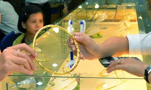 Sáng 17-12, giá vàng miếng SJC, vàng nhẫn rung lắc ở vùng đỉnh