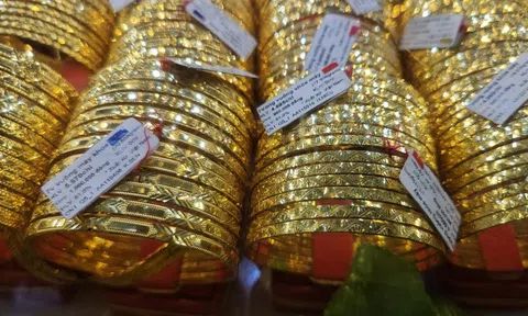 Sáng 18-12, giá vàng nhẫn bất ngờ giảm