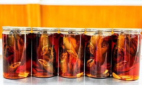 Đặc sản cua gạch Cà Mau ngâm nước mắm giá gần 1 triệu đồng/kg