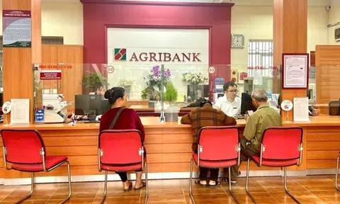 Hưng Yên: Nhân viên Agribank chủ động trì hoãn yêu cầu rút 5 sổ tiết kiệm của bà cụ, hôm sau nhận được thư cảm ơn