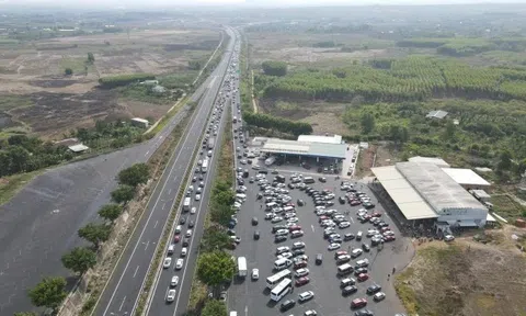 Tài xế 'ngóng' trạm dừng nghỉ trên cao tốc