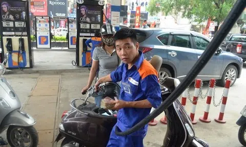 Giá xăng giảm hơn 500 đồng/lít