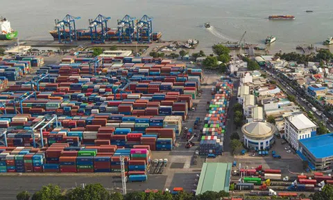 Xuất nhập khẩu cán mốc 900 tỉ USD