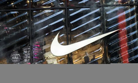 Tim Cook chi 3 triệu USD 'giải cứu' Nike