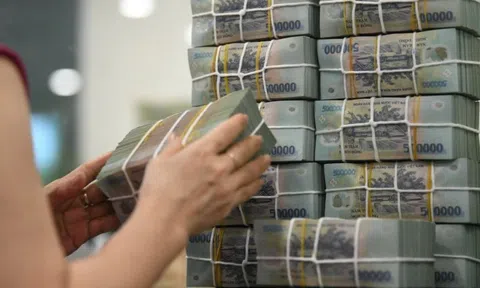 Lãi suất huy động tăng mạnh có đáng lo?