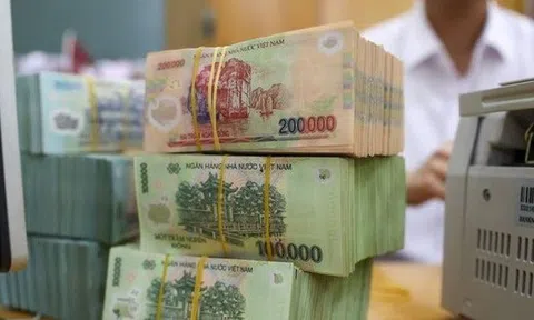 Một ngân hàng vừa tăng lãi suất tiết kiệm 6 tháng lên trên 7%/năm