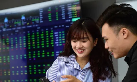 Thị trường chứng khoán 'rực rỡ pháo hoa' đón năm mới