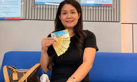 Xổ số miền Nam: Nhiều người đến đại lý đổi thưởng độc đắc chiều cuối năm