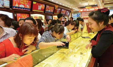 Giá vàng hôm nay 19/12: Vàng SJC tăng mạnh, vàng thế giới hạ nhiệt