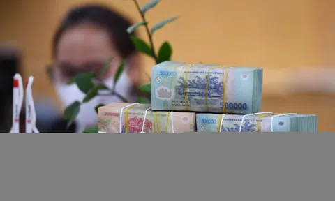 Hoàn tất chi ngân sách tặng quà tiền mặt 400.000 đồng/người dịp Tết