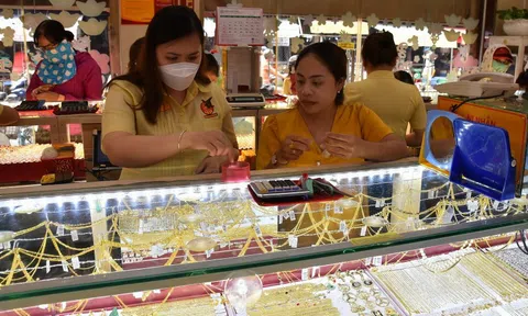 Giá vàng hôm nay 1-1: Giá vàng thế giới rơi xuống mức thấp nhất trong 3 tuần qua