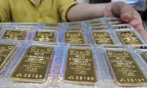 Giá vàng hôm nay 2-1: Tăng vọt khi vừa mở cửa giao dịch đầu năm mới