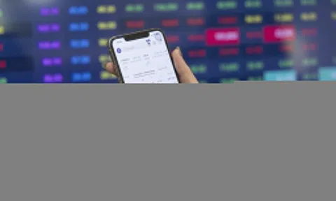 Cổ phiếu 'họ Vin' kéo VN-Index tăng điểm trong phiên đầu năm mới