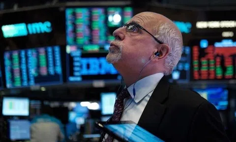 Khối ngoại "quay xe" bán ròng hơn 700 tỷ đồng phiên đầu năm mới, ngược dòng gom mạnh một mã ngân hàng