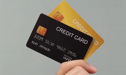 Từ nay, người mở thẻ tín dụng bắt buộc phải đến ngân hàng