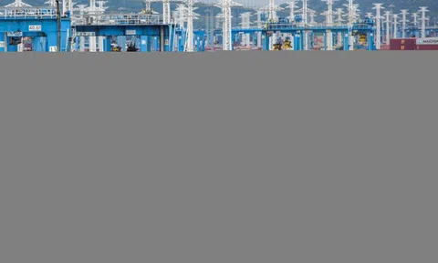 Trung Quốc thặng dư thương mại 1.000 tỷ USD: Tiền chảy về đâu?