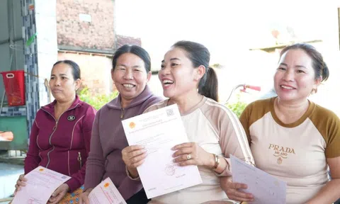 Xã cùng lúc cấp hàng loạt ‘sổ đỏ’ cho dân sau gần 20 năm chờ đợi