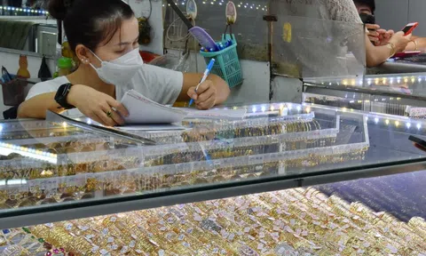 Giá vàng hôm nay 7-1: Tiếp tục đi lên