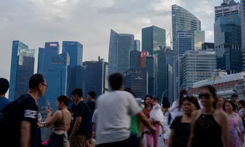 Tăng trưởng GDP năm 2025 của Việt Nam gần gấp đôi Singapore