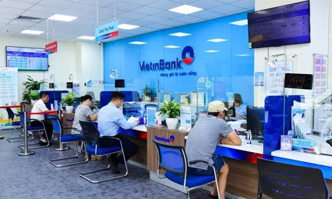 Cổ phiếu ngân hàng quốc doanh nổi sóng, CTG liên tiếp phá đỉnh với lợi nhuận kỷ lục