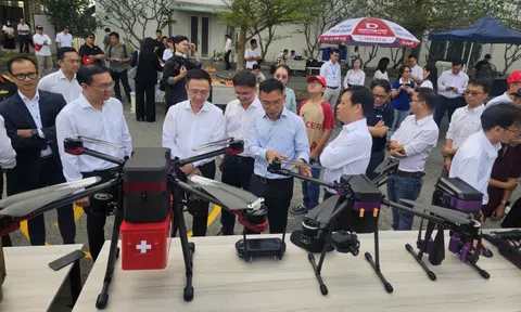 Drone gia nhập cuộc đua giao hàng
