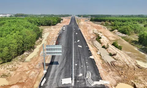 Cận cảnh đường Vành đai 3 đoạn qua Đồng Nai tăng tốc về đích