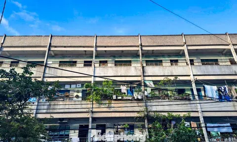 Cận cảnh các khu nhà tập thể cũ phải di dời