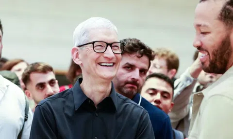 CEO Apple bị giảm thu nhập