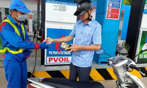 Giá xăng tăng nhẹ