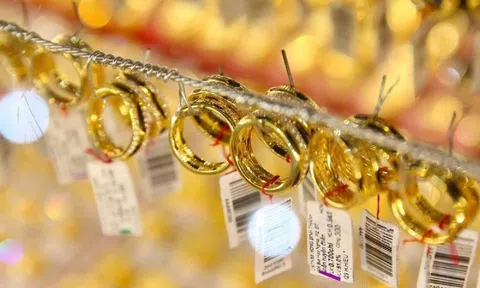 Trưa 19/1: Giá vàng nhẫn, vàng miếng tăng hơn 2 triệu đồng, chạm mốc 165 triệu đồng/lượng