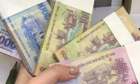 Rầm rộ đổi tiền lì xì Tết