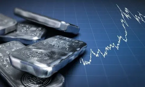Sáng 23/1: Giá bạc Thượng Hải và COMEX đồng loạt lên đỉnh, chênh lệch cao kỷ lục