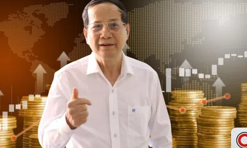 Giá vàng tiến sát mốc 5.000 USD/ounce, chuyên gia khuyến nghị nóng "không nên bán toàn bộ vàng"