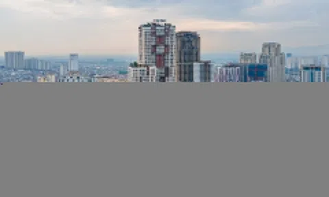 Giao dịch chung cư cũ giảm mạnh, giá vẫn 'trên trời'