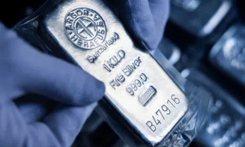 Kỷ lục chưa từng có: Giá bạc Thượng Hải cao hơn 14 USD so với sàn COMEX