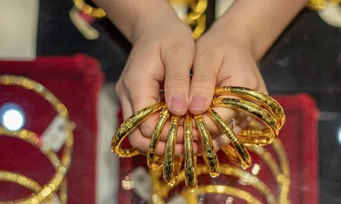 Giá vàng tăng 6 triệu một ngày, vượt 183 triệu đồng/lượng