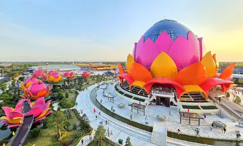 Một doanh nghiệp bánh pía xây liên hoa bảo tháp 3 tầng ở Cần Thơ