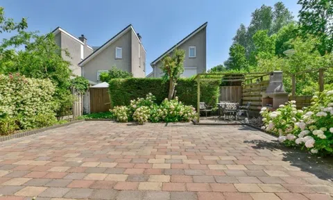 Lưu ý quan trọng khi chọn đá lát sân vườn biệt thự bền, đẹp